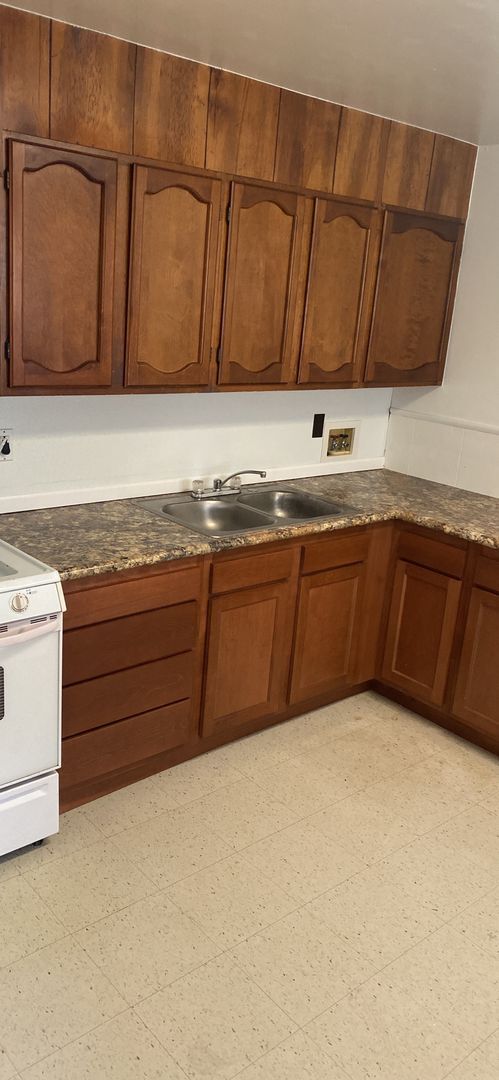 Building Photo - 1406 Saiz Ln