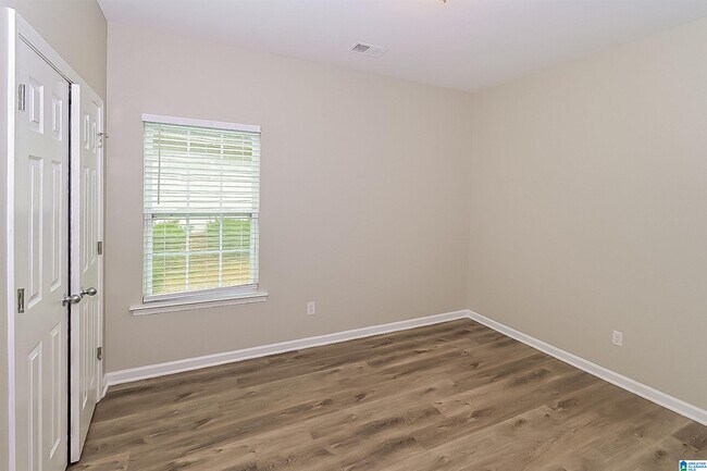 Building Photo - 2048 Fairbank Cir