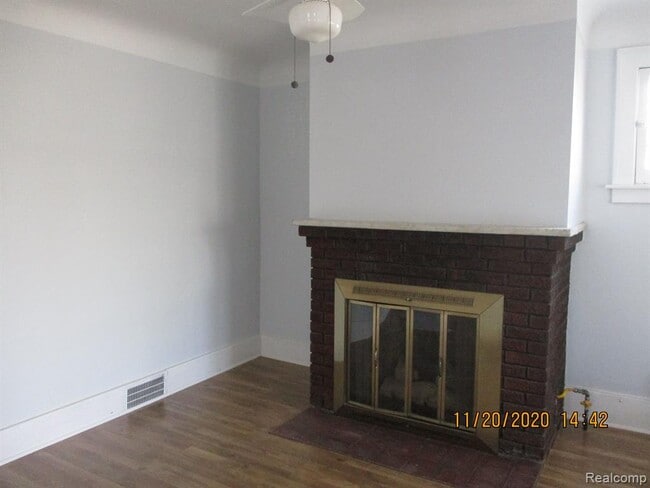 Building Photo - 160 Roehrig St