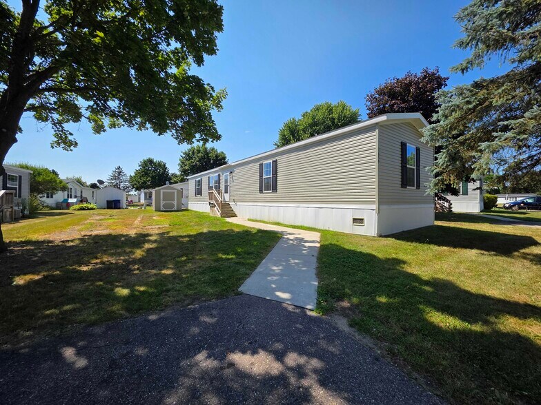 Building Photo - 3659 Pinoak St
