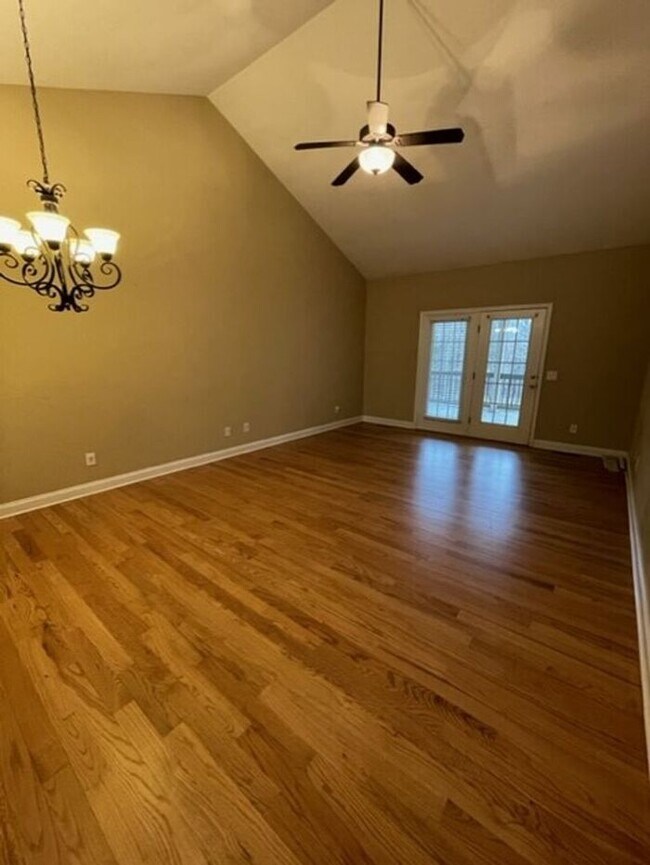 Building Photo - Spacious 3 Bed/ 3 Bath Townhome with two A...