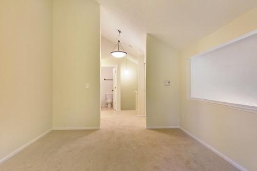 Building Photo - 2 bedroom in Bellevue WA 98007
