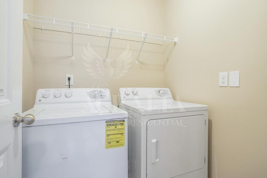 Building Photo - 4430 Hillsgrove Rd