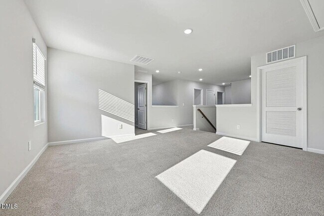 Building Photo - 744 Red River Dr