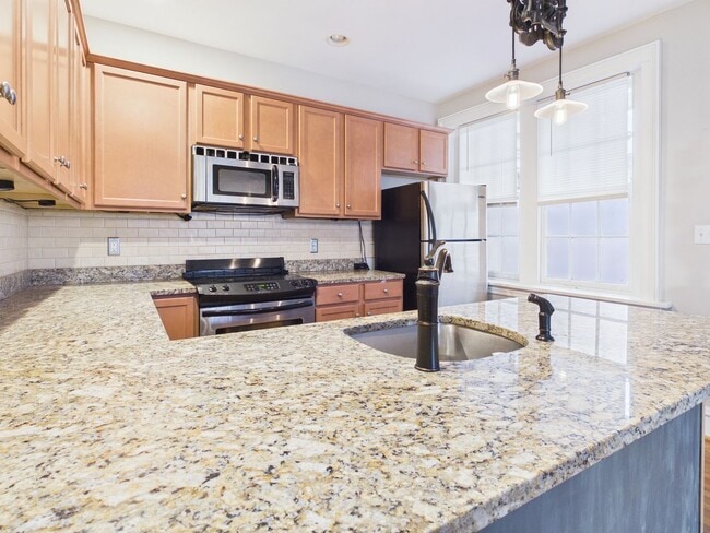 Building Photo - 2710 Stuart Ave