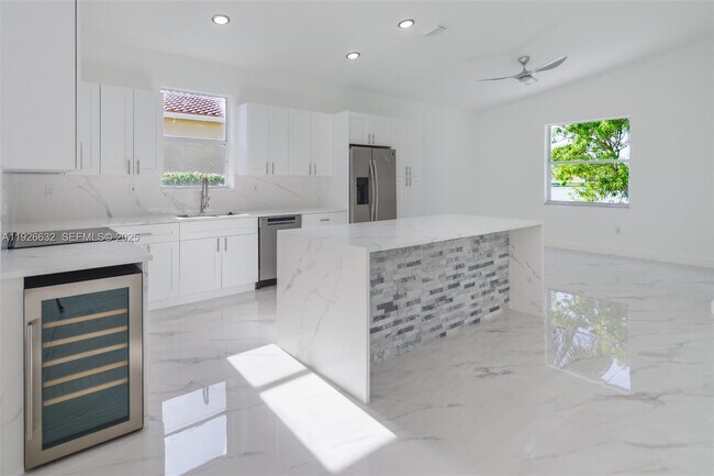 Building Photo - 5290 SW 134th Ave