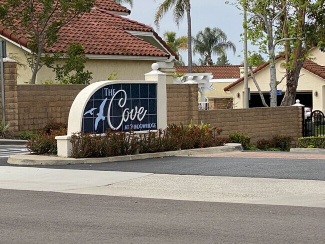 Building Photo - Beautiful Single Story Home in Shadow-Ridge!