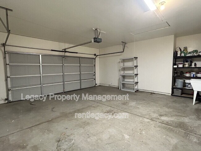 Building Photo - 523 Cascade Dr