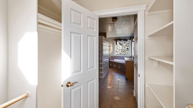 Building Photo - Beautiful Boise home