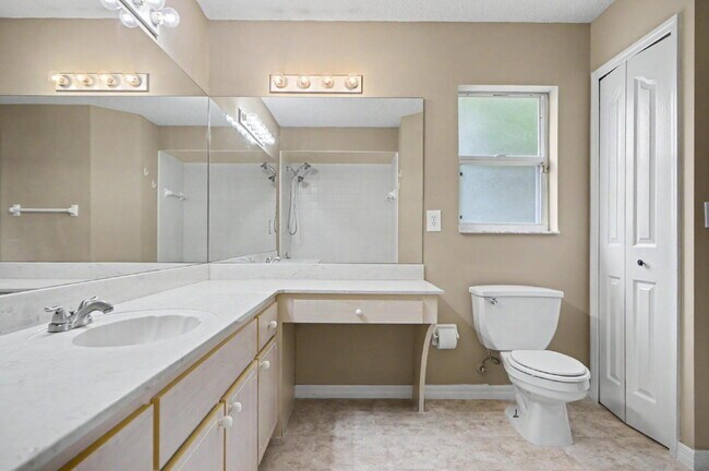 Building Photo - Charming Rental on Quiet Cul-de-Sac!