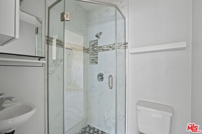 Building Photo - 1960 N Ontario St