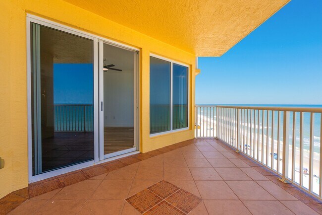Building Photo - Breathtaking 3 Bedroom Daytona Beach Shore...