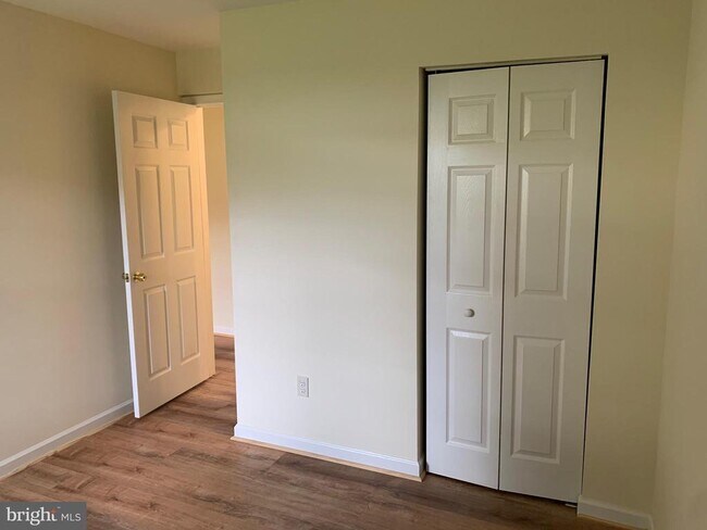 Building Photo - 136 Fairfield Dr