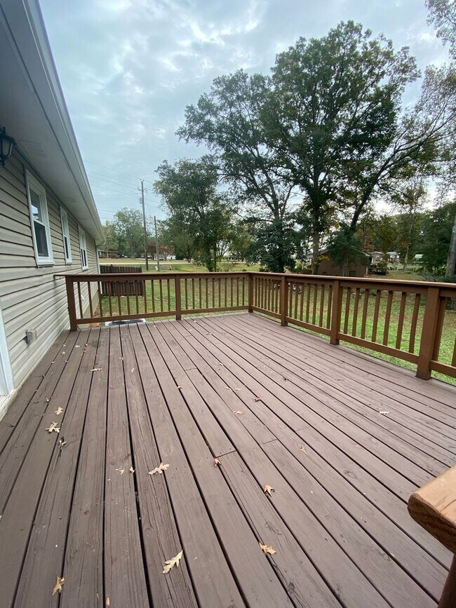 Building Photo - OCONEE COUNTY - Lovely 3 bedroom 2 bathroo...