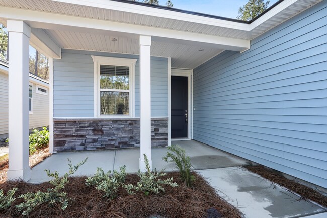 Building Photo - "Charming 4 Bed/2 Bath Home in Bluffton, S...