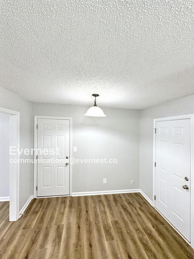 Building Photo - 204 Sherwood Loop
