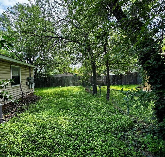 Building Photo - 8013 Lazy Ln