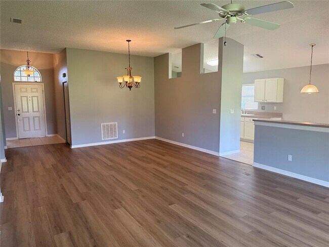 Building Photo - 2217 Brookfield Greens Cir
