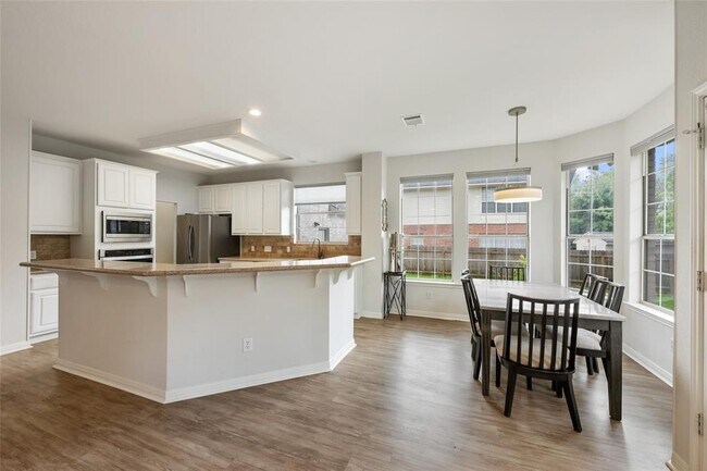 Building Photo - 2045 St Andrews Dr