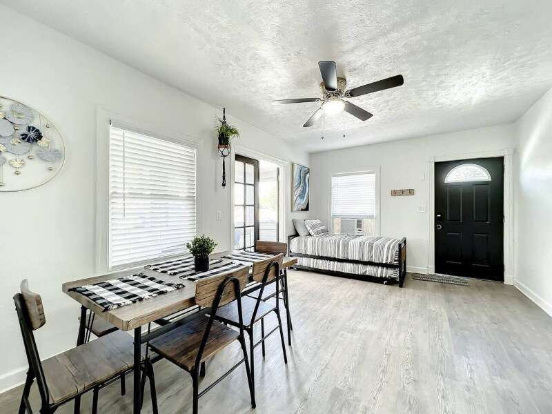 Building Photo - 1829 Hollenbeck Dr