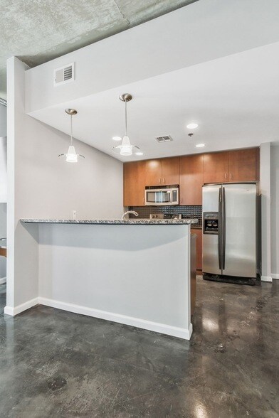 Building Photo - 415 Church St