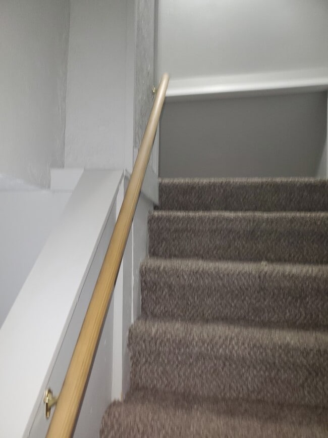 Building Photo - 310 E 9th St