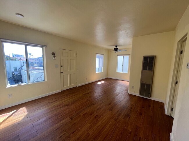 Building Photo - Oregon St. Triplex