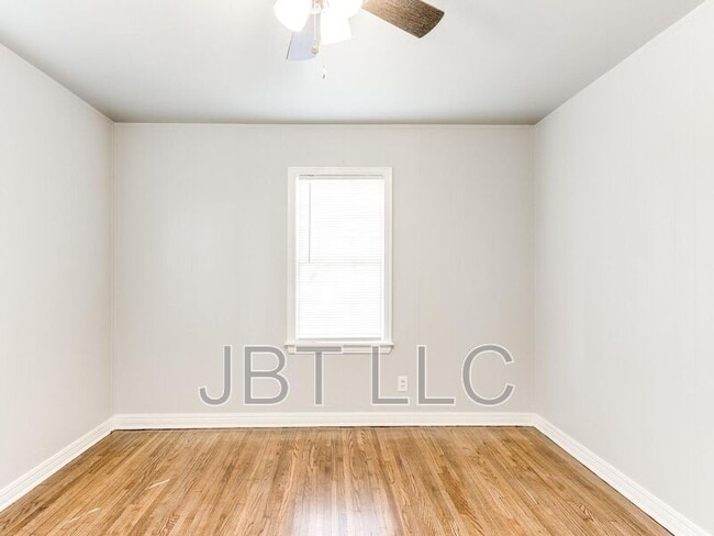 Building Photo - 314 W Peach St