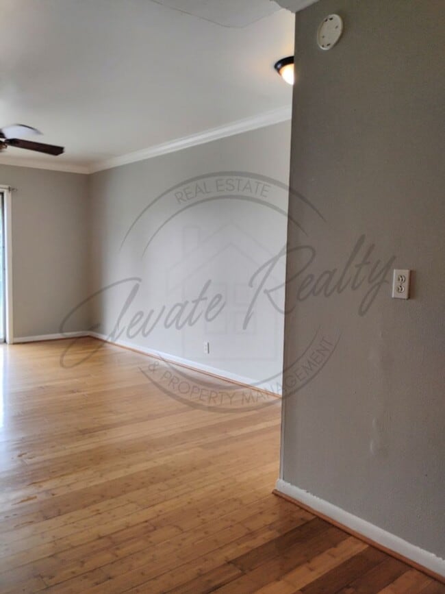 Building Photo - Charming 1 Bedroom | 1 Bath Upstairs Apart...