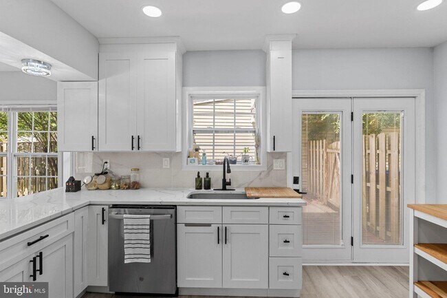 Building Photo - 6117 Blue Whale Ct