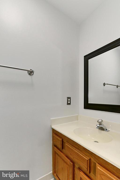 Building Photo - 4021 Lake Glen Rd