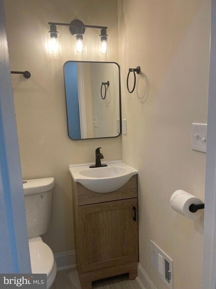 Building Photo - 1516 N Patterson Park Ave