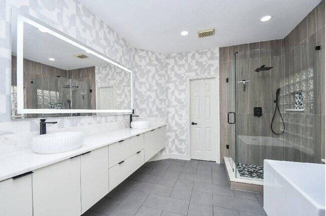 Building Photo - Highly desirable modern home with a pool