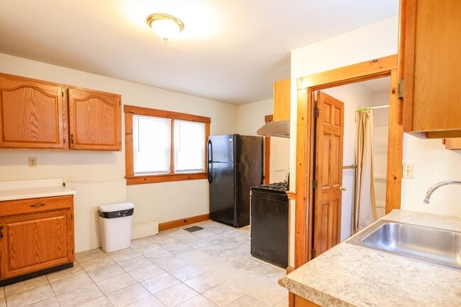 Building Photo - 68 A Newhall St