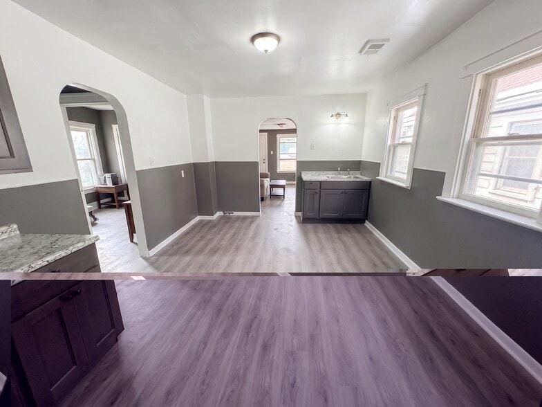 Building Photo - 1136 Atkins St