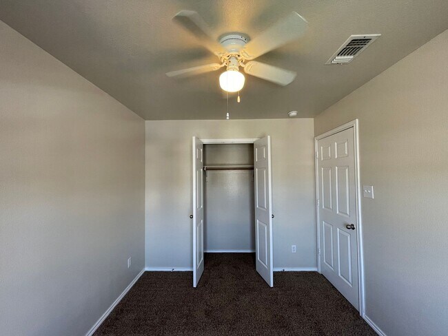 Building Photo - Townhome for rent