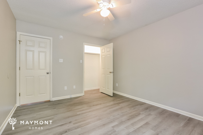 Building Photo - 11 Foxgrove Ln