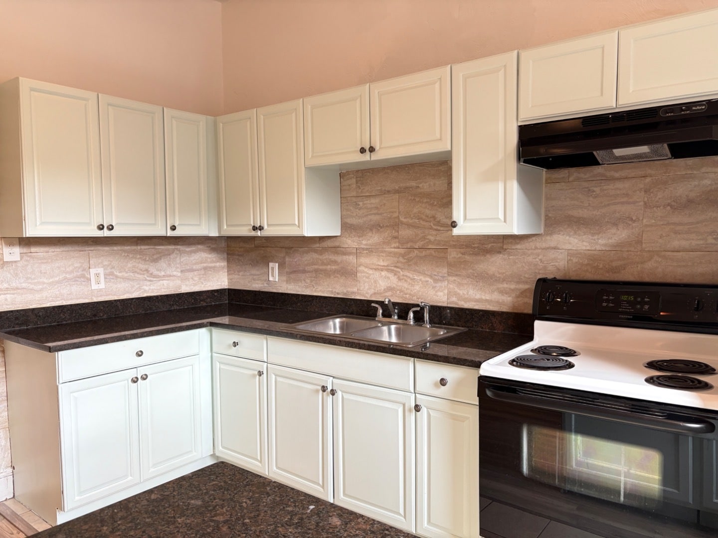 Building Photo - 5809 Hobart St