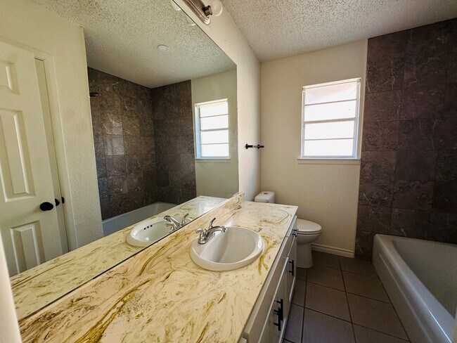 Building Photo - 3718 Monclair Ave