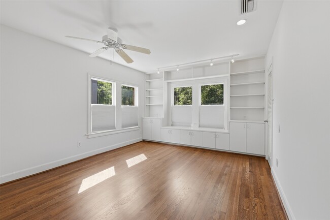 Building Photo - 2132 Tangley St