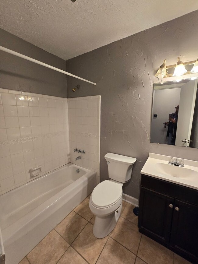 Building Photo - 733 Ashburton Dr