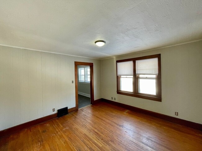 Building Photo - 1501 S Spring St