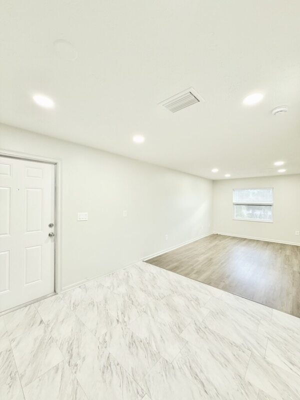 Building Photo - 11705 North Dr