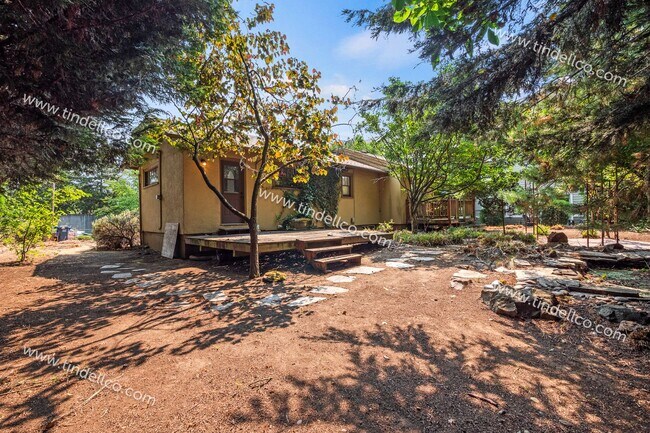 Building Photo - Modern Mediterranean 2 Bed/2 Bath with plenty of space - Pet Friendly!