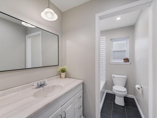 Building Photo - Recently Renovated throughout! Light and B...