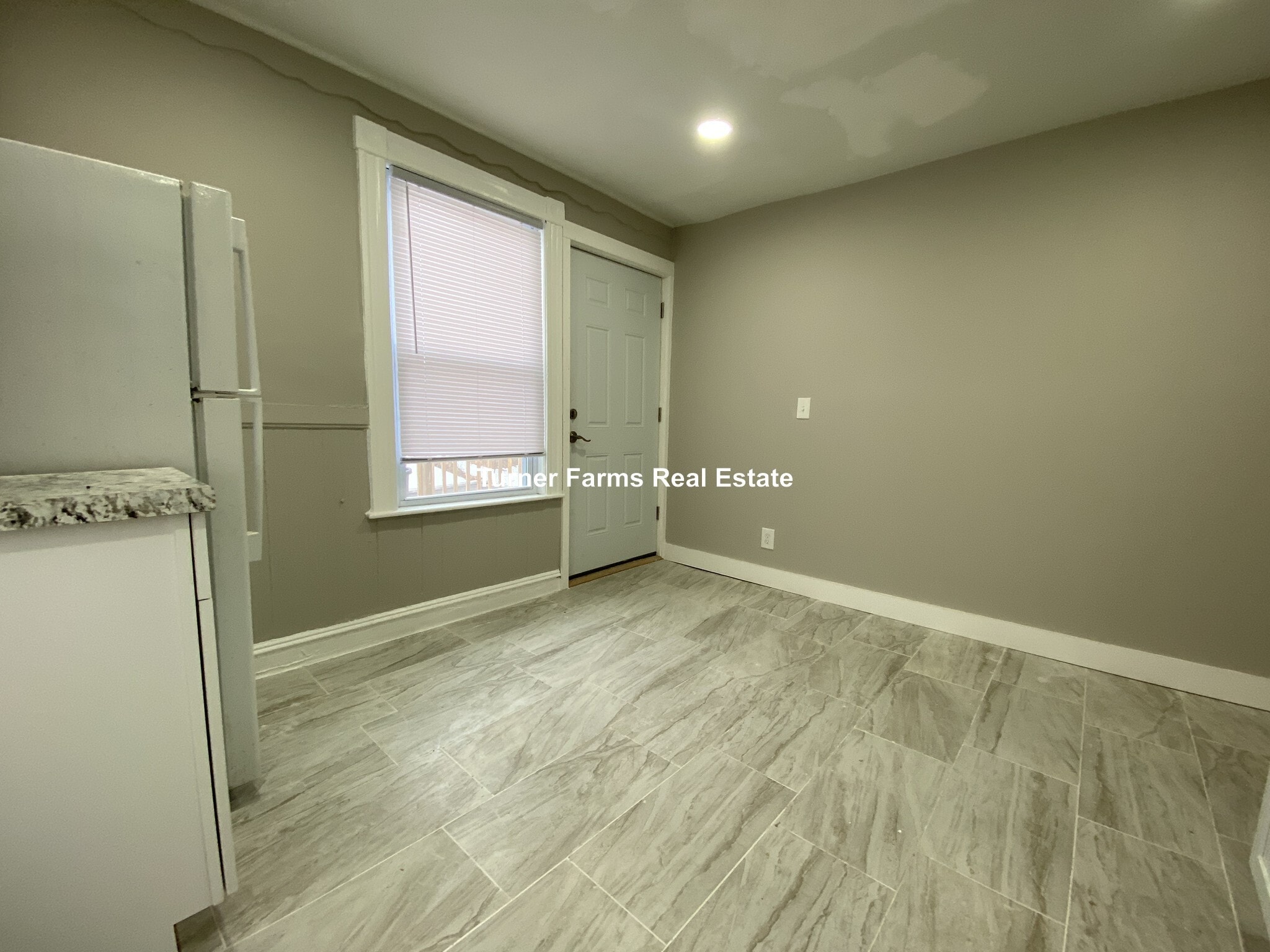 Building Photo - 35 Humphreys St