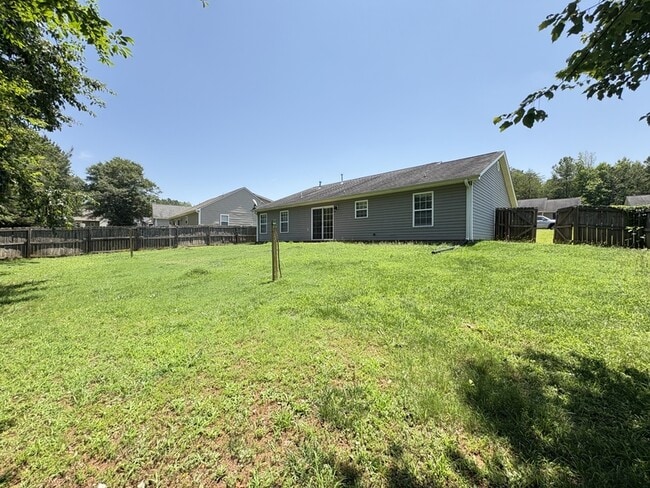 Building Photo - 112 Rose Ln