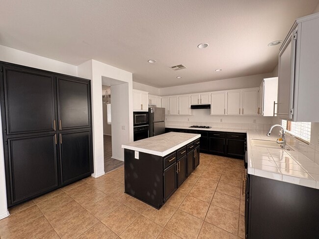 Building Photo - EASTVALE GREAT NEIGHBORHOOD- 4+2.5 EXECUTIVE HOME, QUIET NEIGHBORHOOD - AVAILABLE NOW!!! ONLY 2 C...