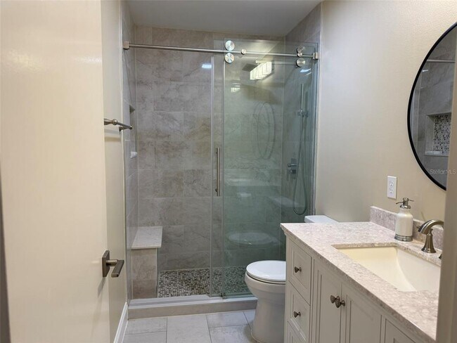 Building Photo - 5722 Parkview Lake Dr