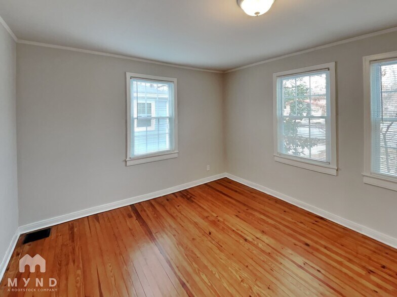 Building Photo - 3816 The Plaza